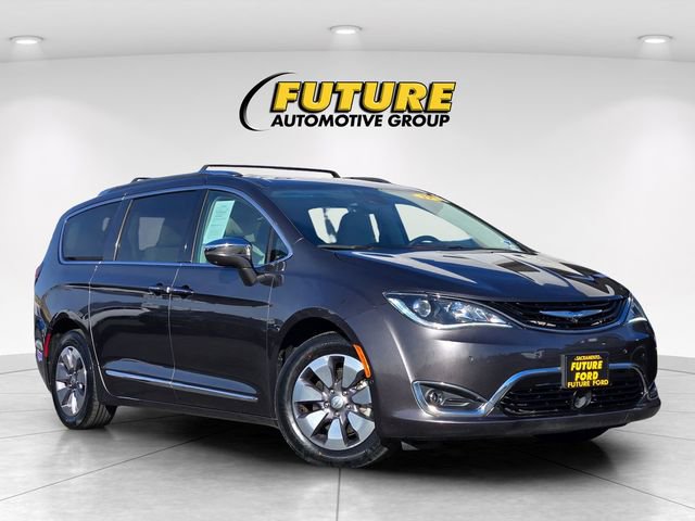 Used 2019 Chrysler Pacifica Limited w/ Advanced Safetytec Group