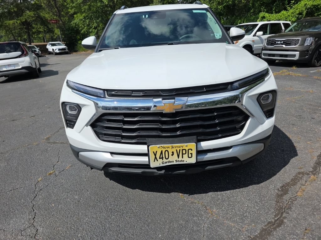 Used 2025 Chevrolet TrailBlazer LT AWD/4WD image 2