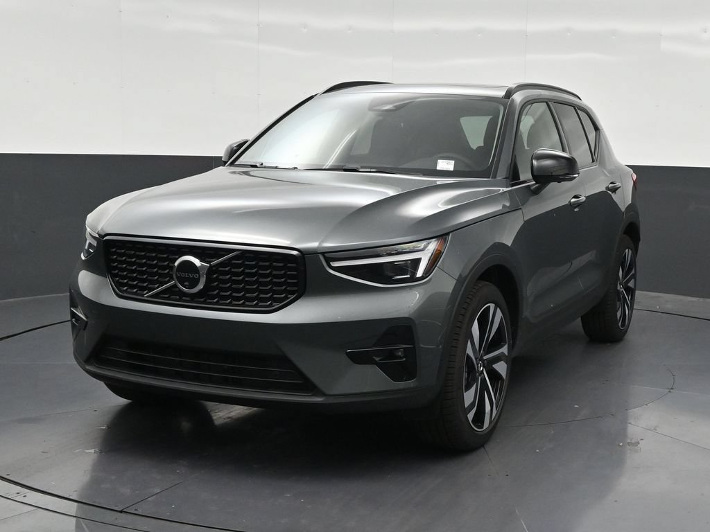 New 2026 Volvo XC40 B5 Plus w/ Climate Package AWD/4WD image 8