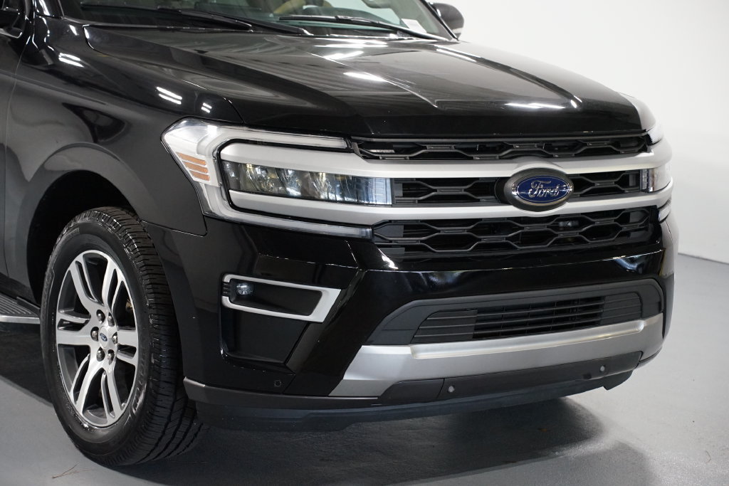 Used 2023 Ford Expedition XLT RWD image 4