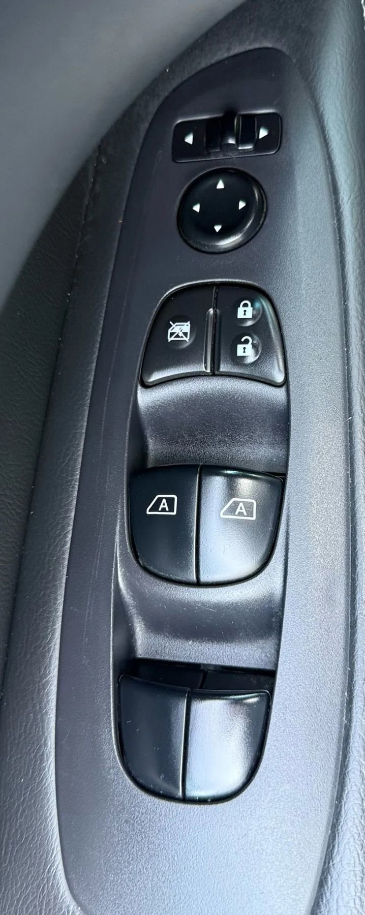 Used 2015 Nissan Pathfinder SL w/ SL Tech Package image 24