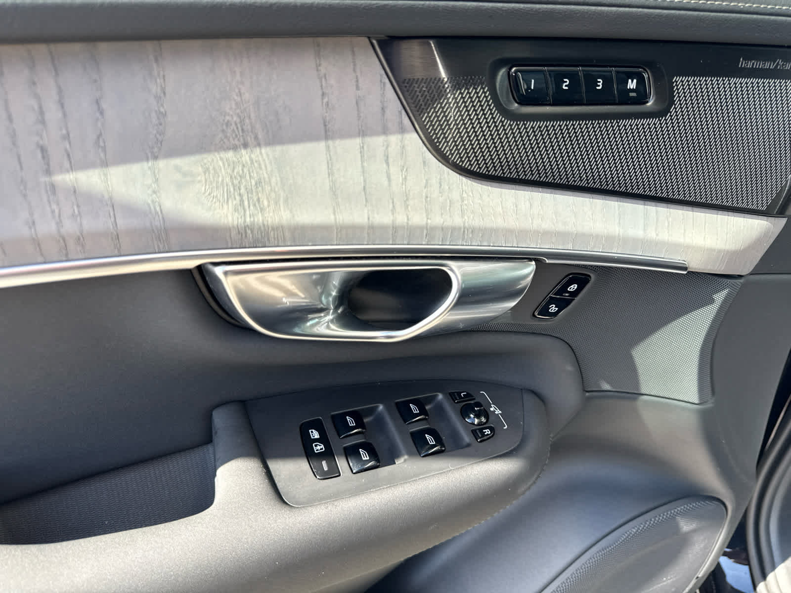 Used 2026 Volvo XC90 B6 Ultra w/ Protection Package Premier image 7