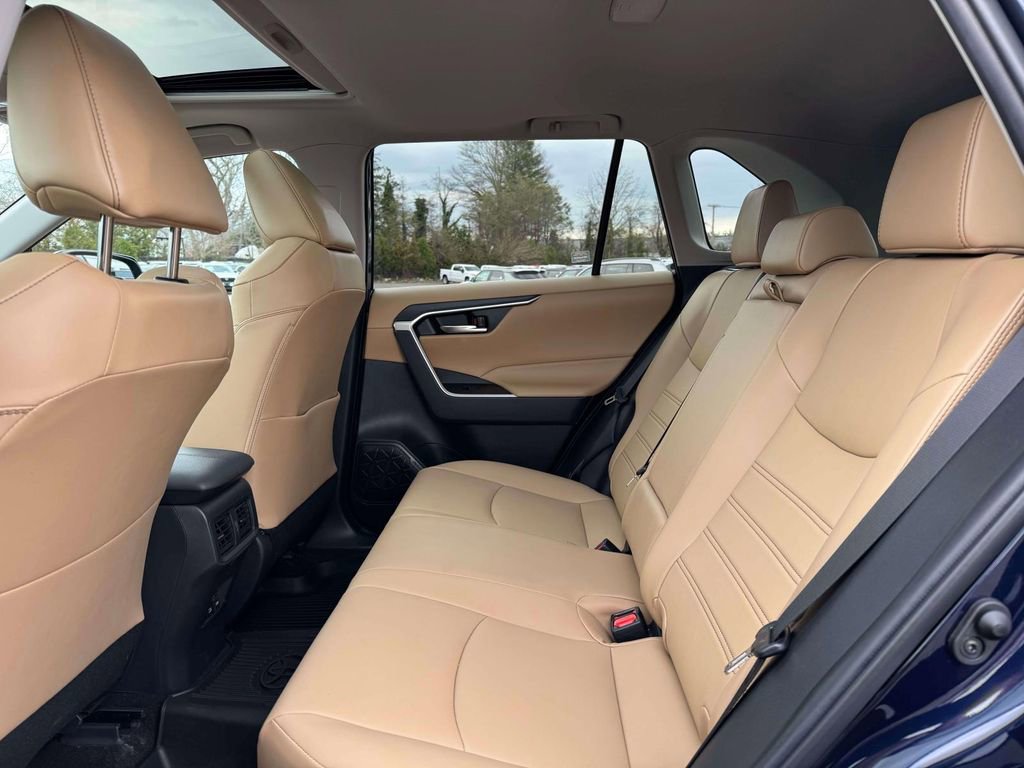 Used 2023 Toyota RAV4 XLE Premium image 11