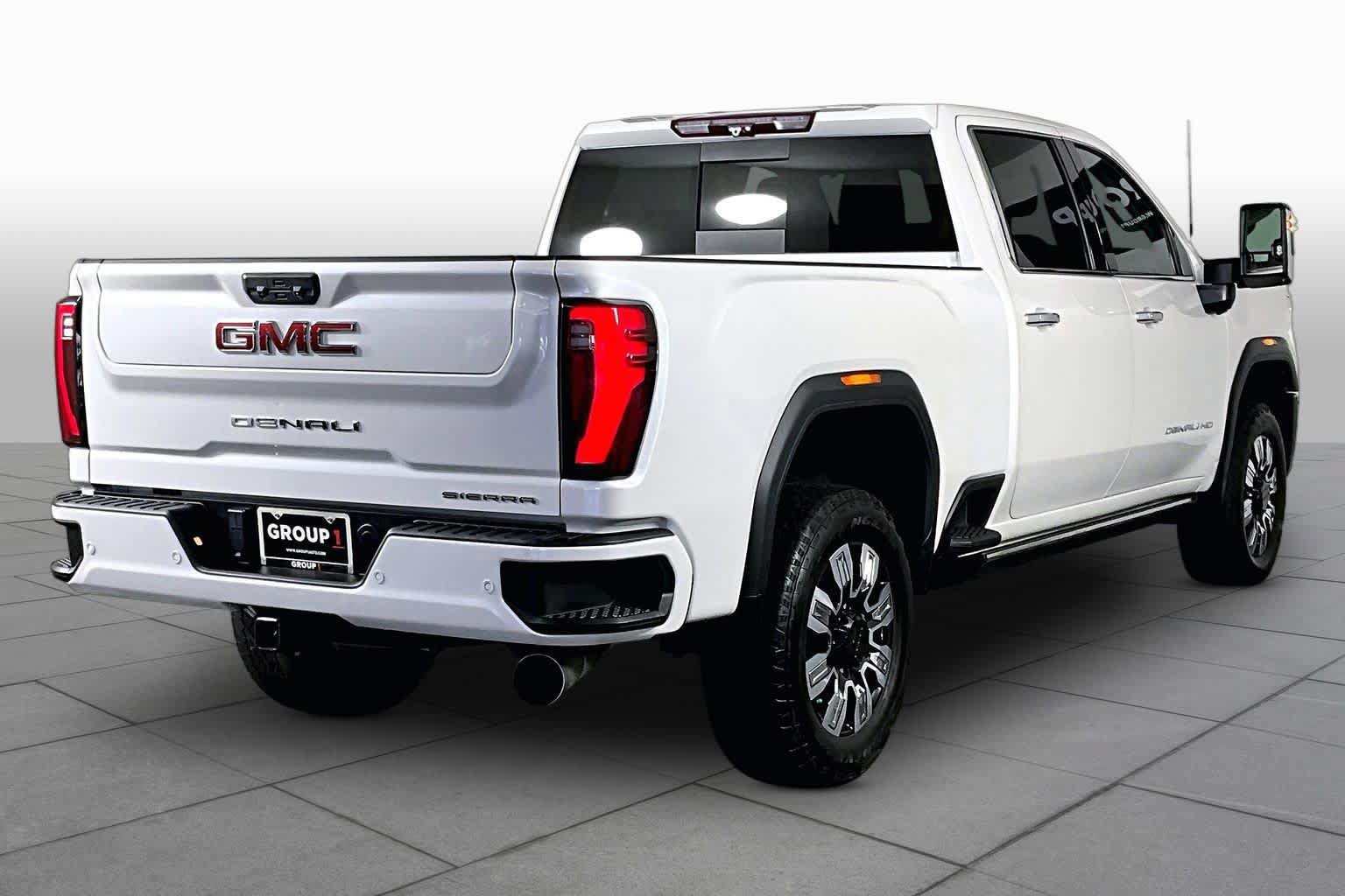 Used 2024 GMC Sierra 2500 Denali w/ Denali Reserve Package AWD/4WD image 13