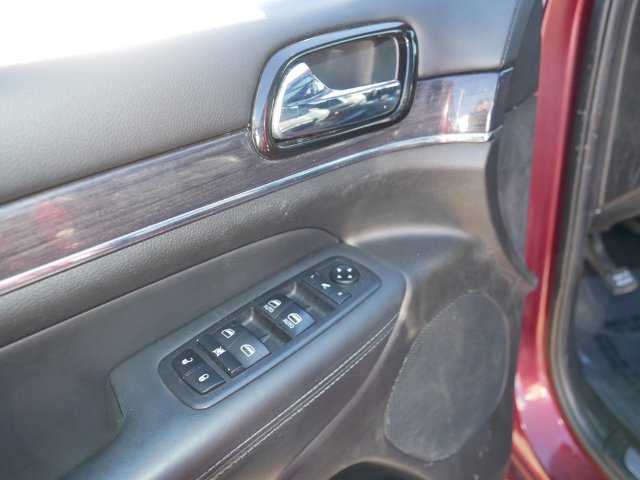 Used 2020 Jeep Grand Cherokee Overland AWD/4WD image 16