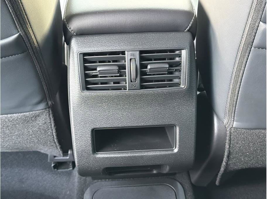 Used 2025 Mitsubishi Outlander SE image 21