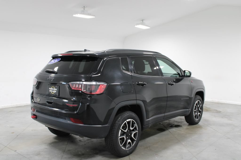 Used 2024 Jeep Compass Trailhawk AWD/4WD image 9