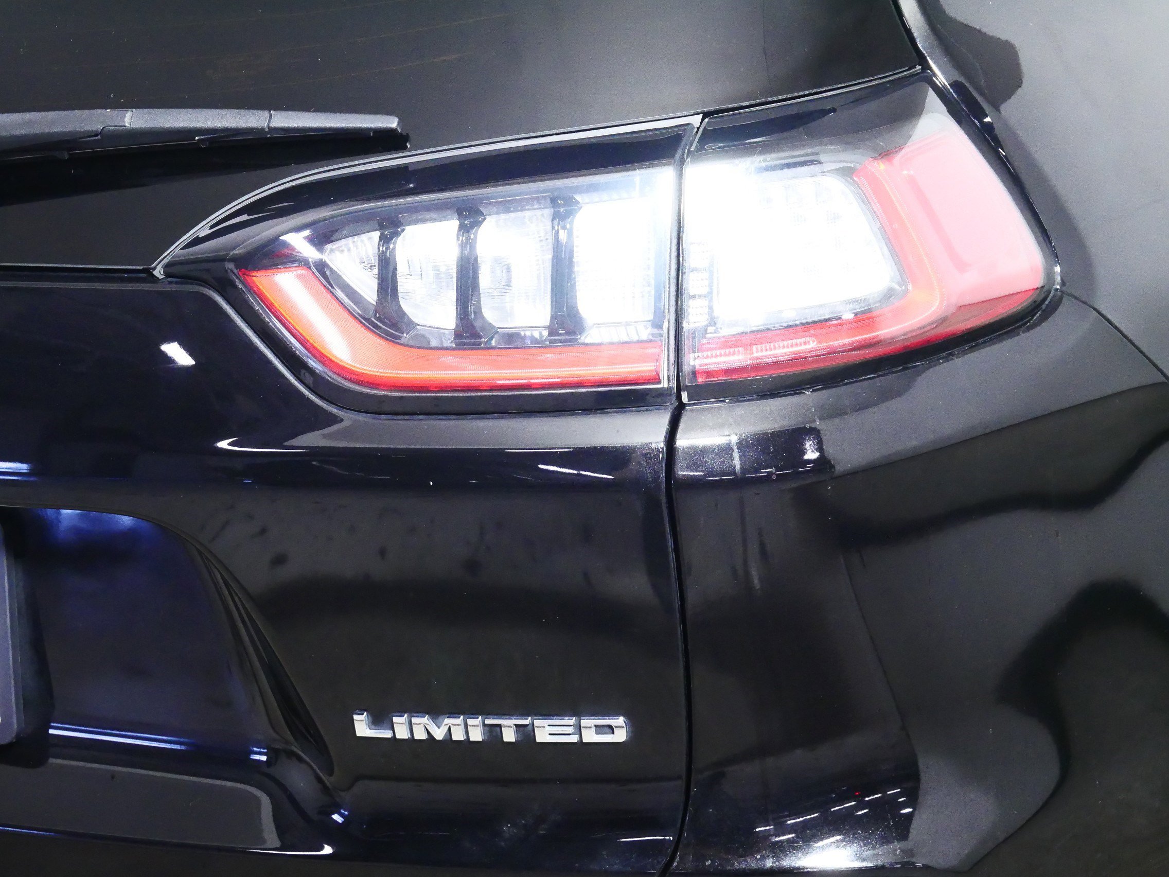 Used 2022 Jeep Cherokee Limited image 17