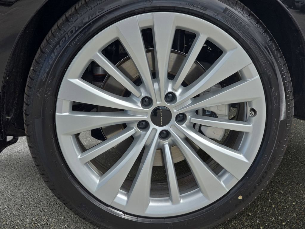 New 2026 Land Rover Range Rover Long Wheelbase SE AWD/4WD image 36