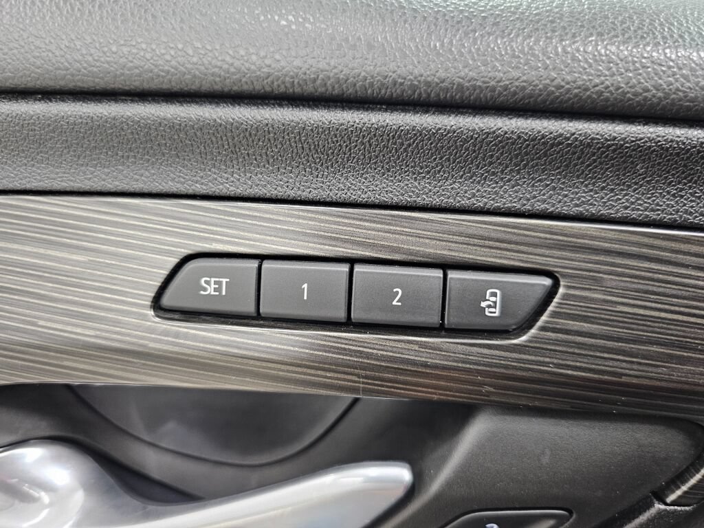 Used 2022 GMC Terrain SLT AWD/4WD image 25
