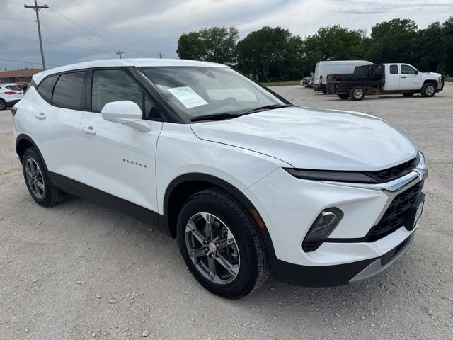 Used 2025 Chevrolet Blazer LT AWD/4WD image 1
