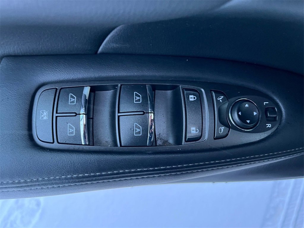 Used 2015 INFINITI Q70 L 3.7 w/ Deluxe Touring Package image 18