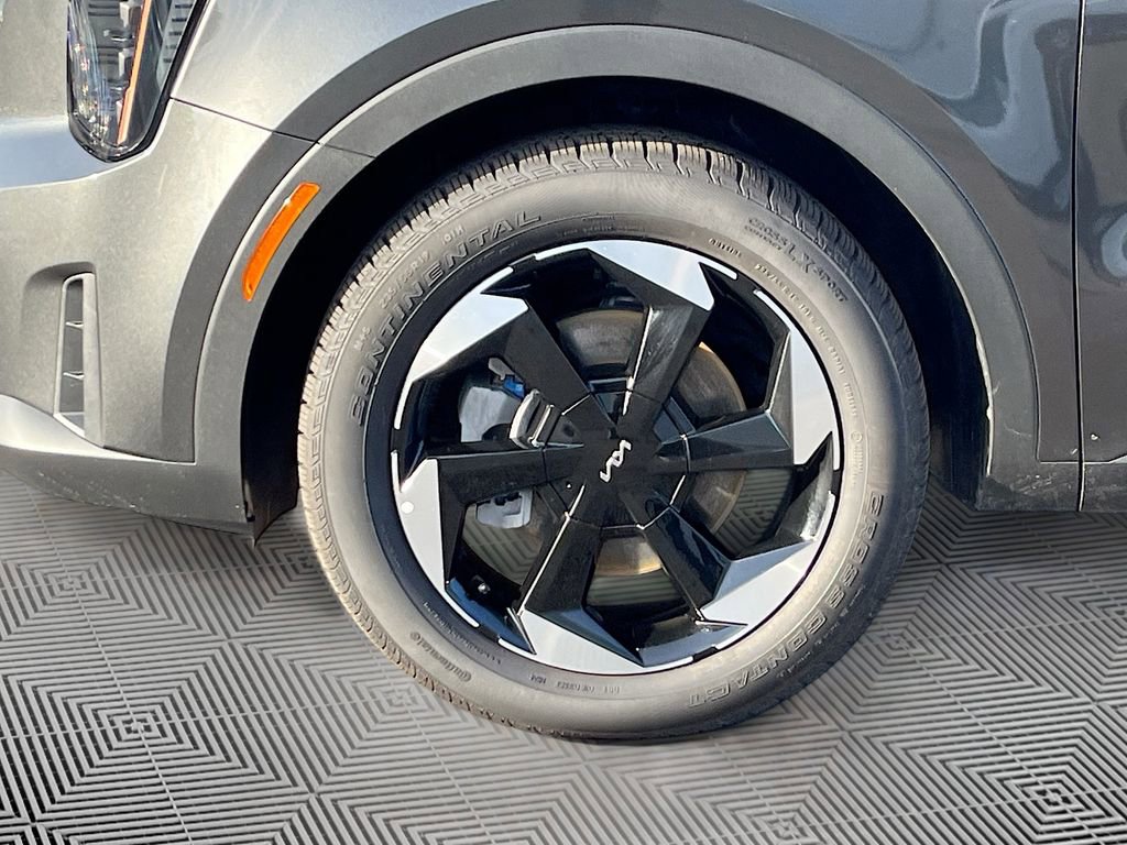 Certified 2025 Kia Sorento EX w/ EX Panoramic Sunroof Package image 11