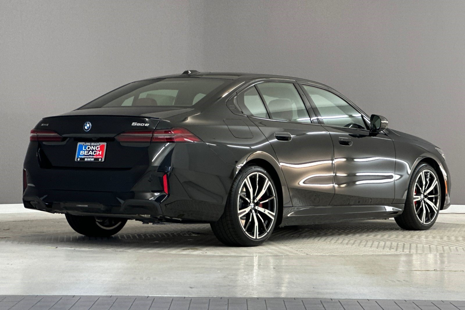 New 2027 BMW 550e xDrive AWD/4WD image 8