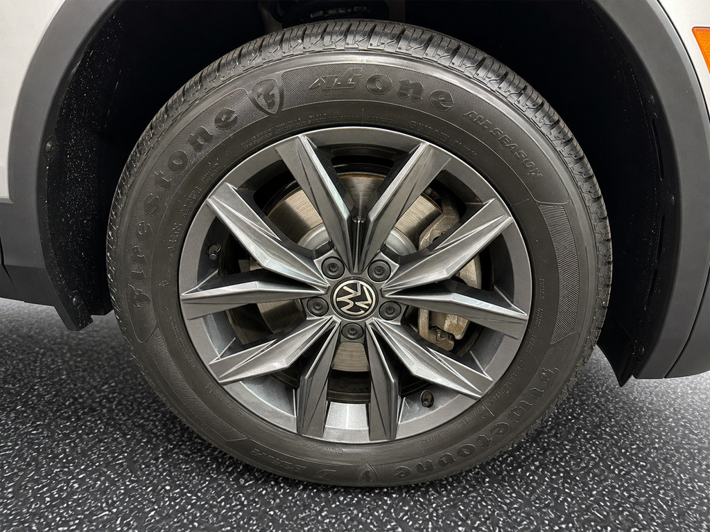 Used 2023 Volkswagen Tiguan SE AWD/4WD image 30
