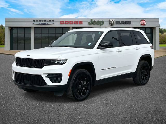 Used 2024 Jeep Grand Cherokee Altitude image 35