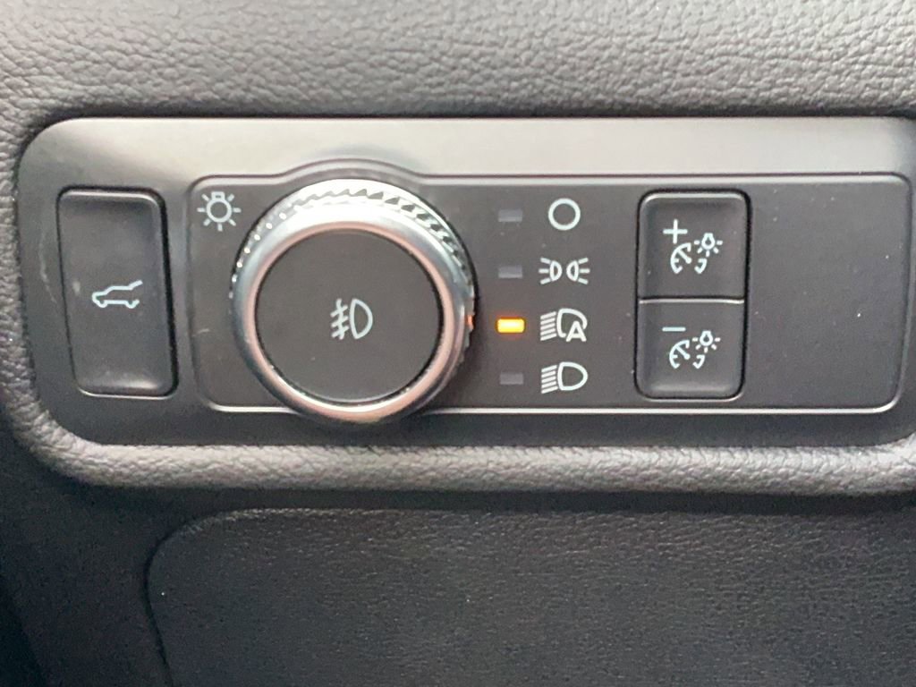 Used 2022 Ford Explorer XLT w/ Equipment Group 202A image 33