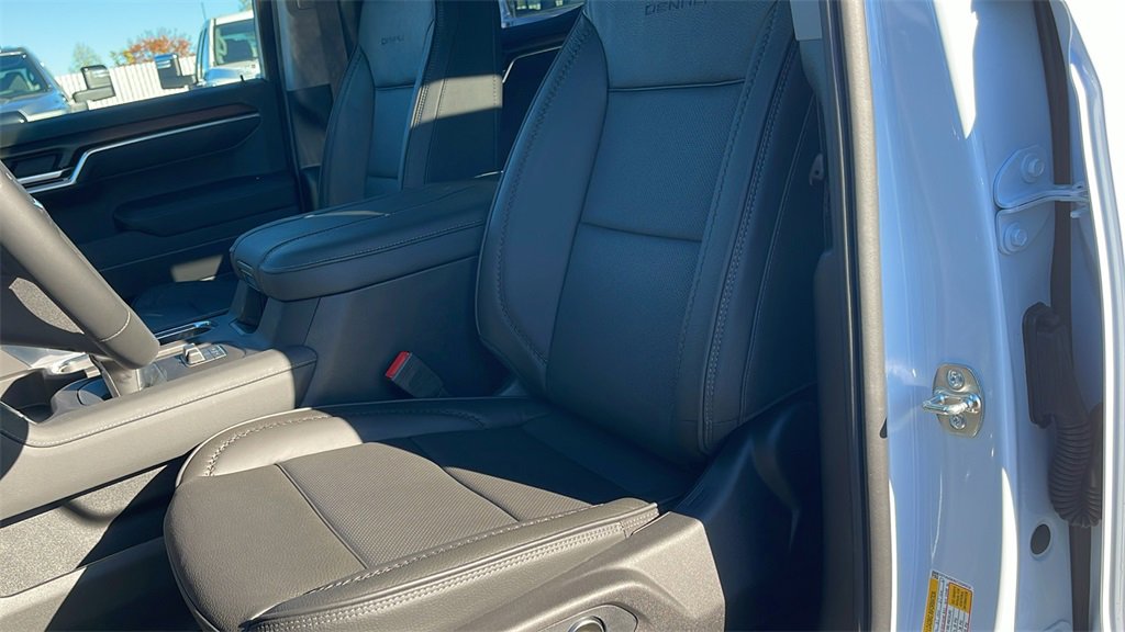 New 2026 GMC Sierra 1500 Denali w/ Denali Reserve Package image 11