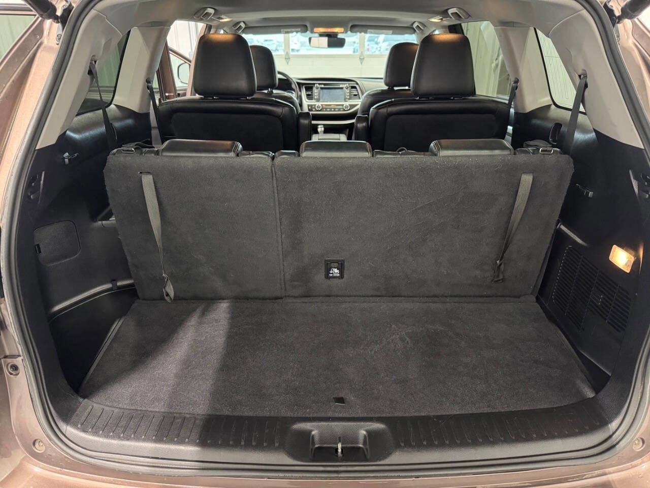 Used 2017 Toyota Highlander XLE image 15