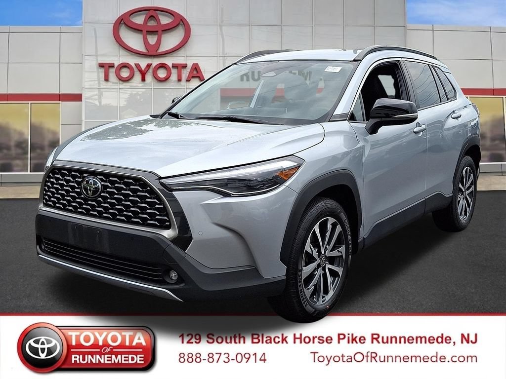 Certified 2025 Toyota Corolla Cross XLE AWD/4WD image 3