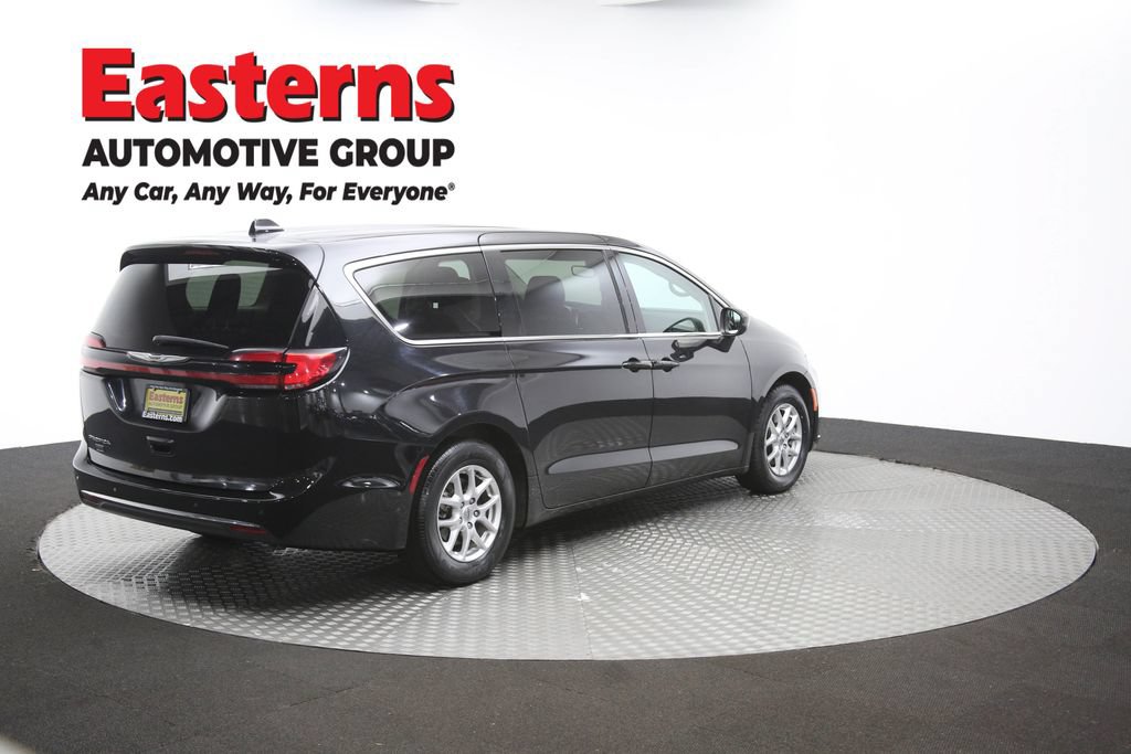 Used 2023 Chrysler Pacifica Touring-L FWD image 42