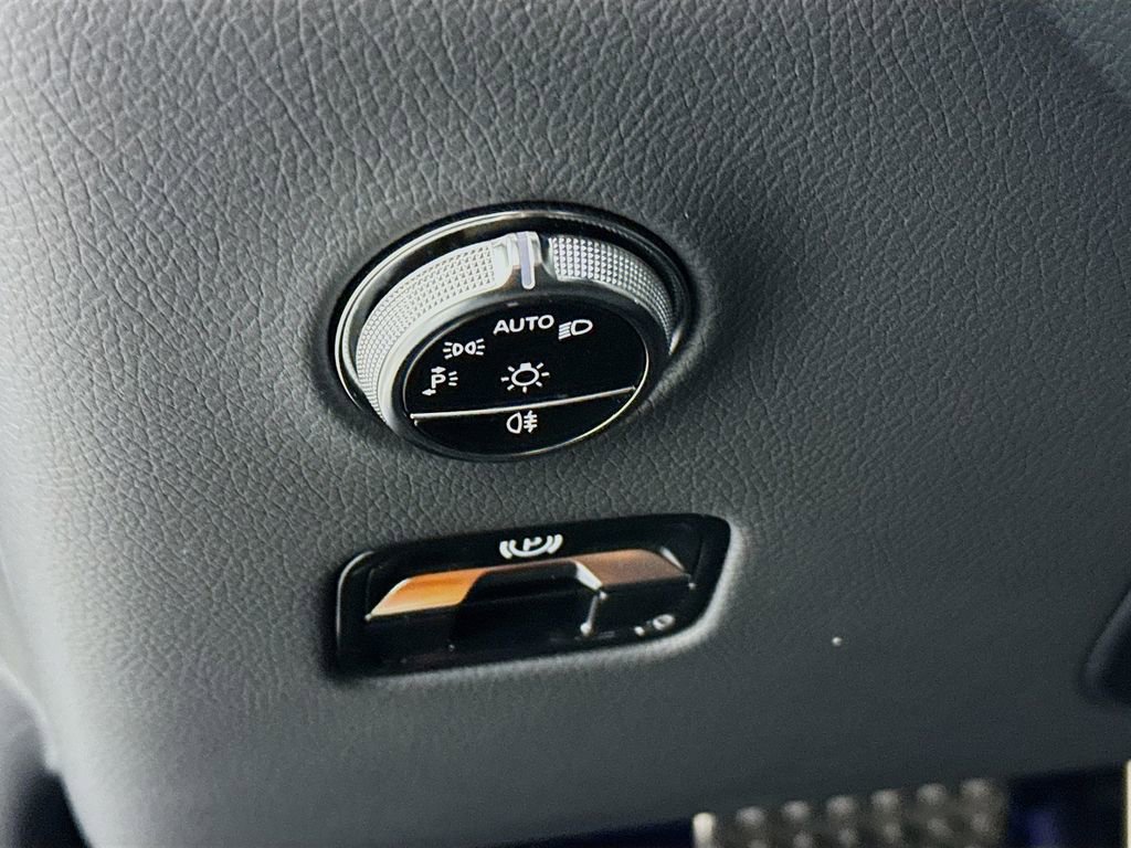 Used 2026 Mercedes-Benz GLC 300 4MATIC image 11