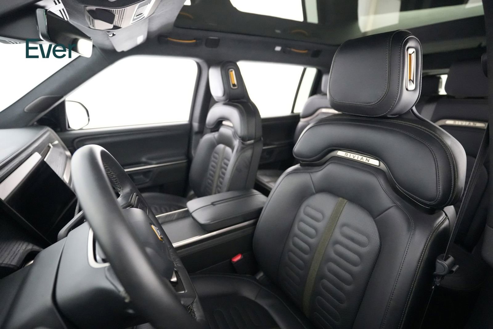 Used 2024 Rivian R1S Adventure image 4