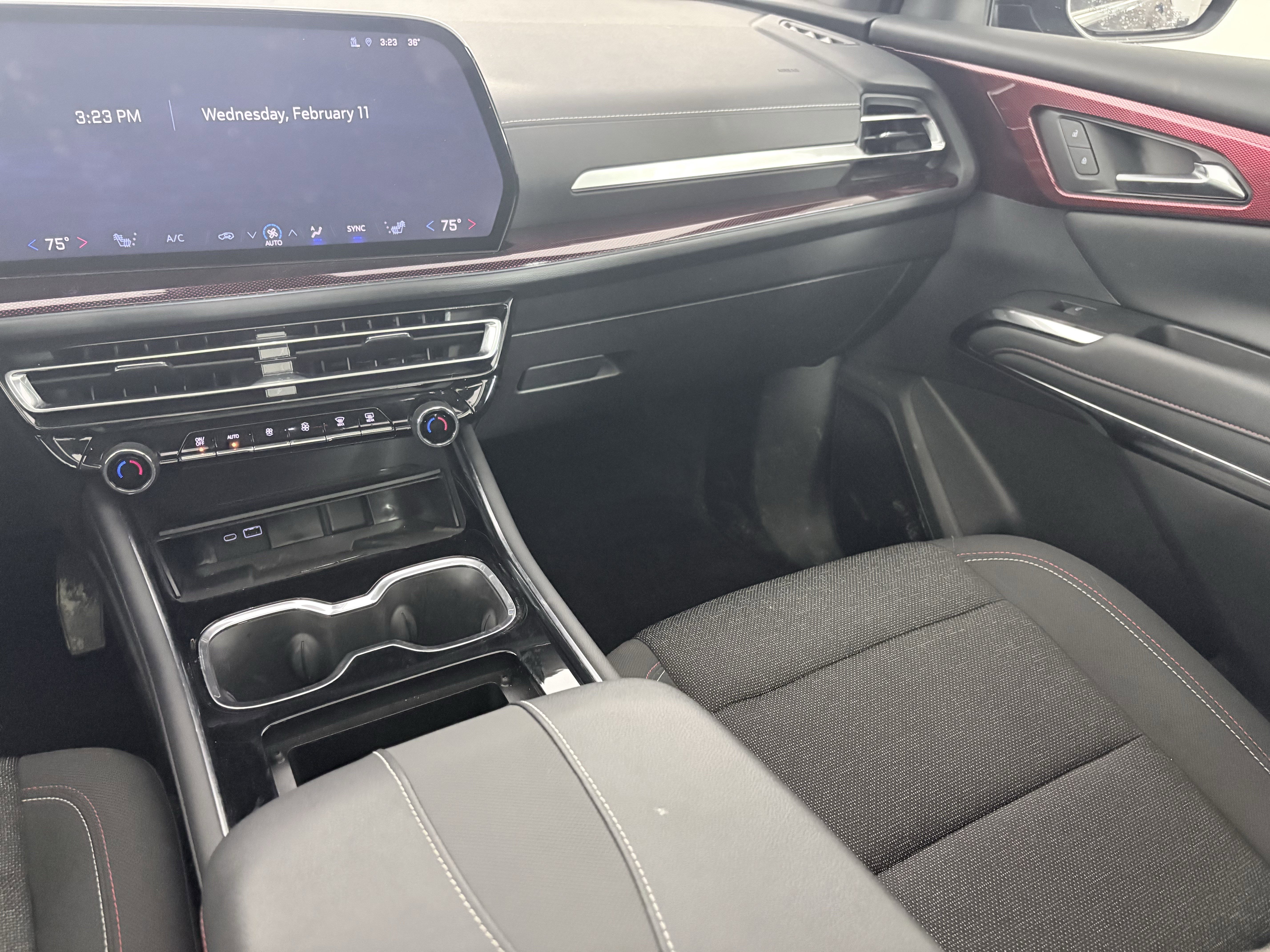 Used 2024 Chevrolet Traverse Z71 image 39