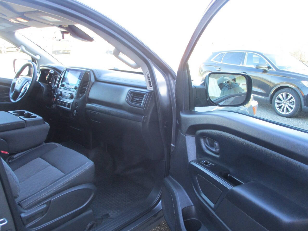 Used 2023 Nissan Titan S AWD/4WD image 24