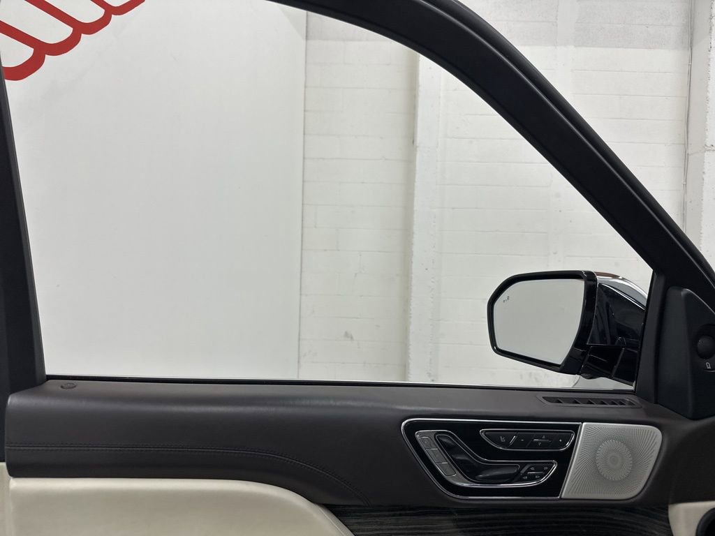 Used 2020 Lincoln Navigator L Black Label w/ Cargo Convenience Package image 37