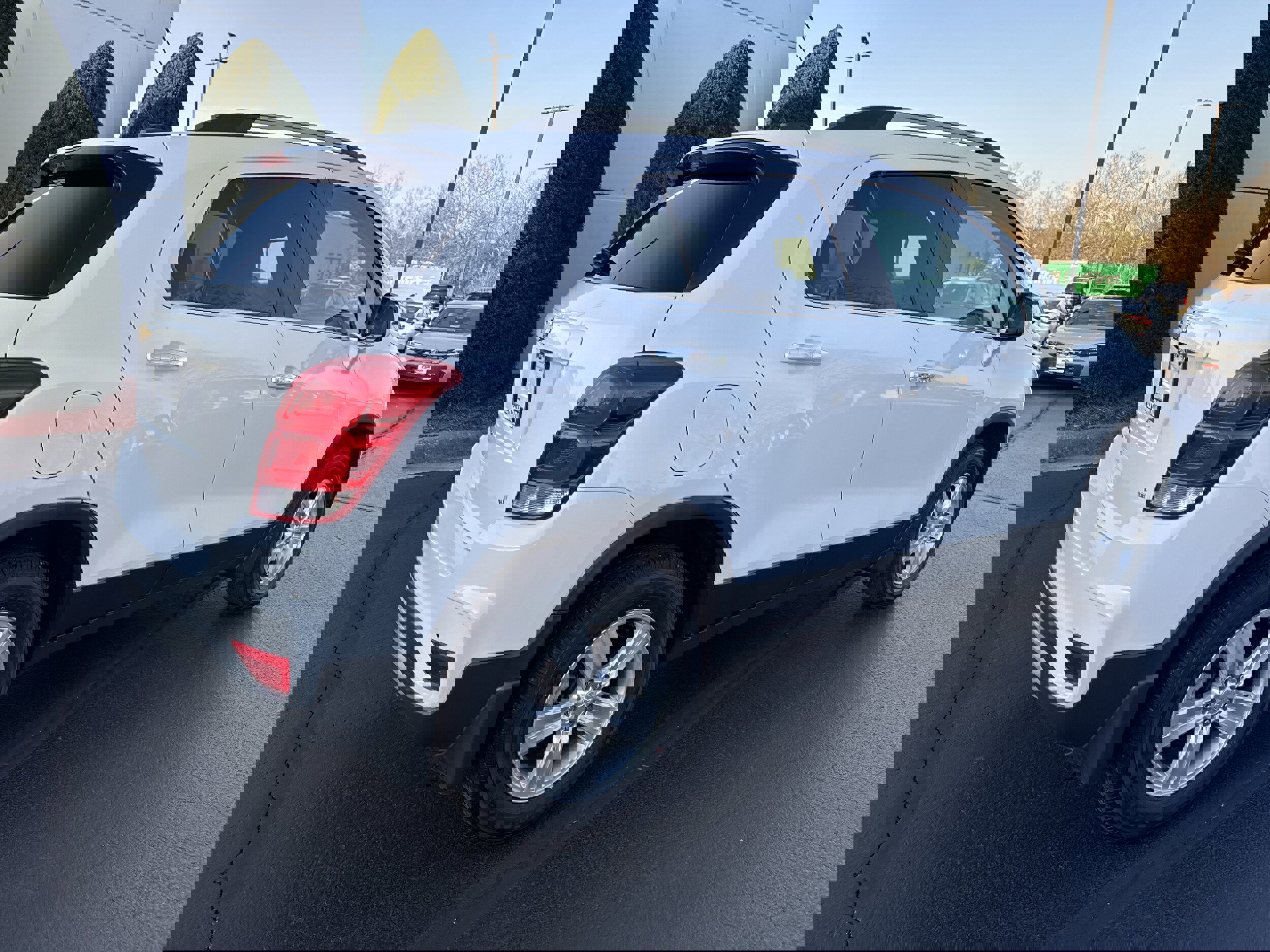 Used 2019 Chevrolet Trax LT w/ LT Convenience Package image 4