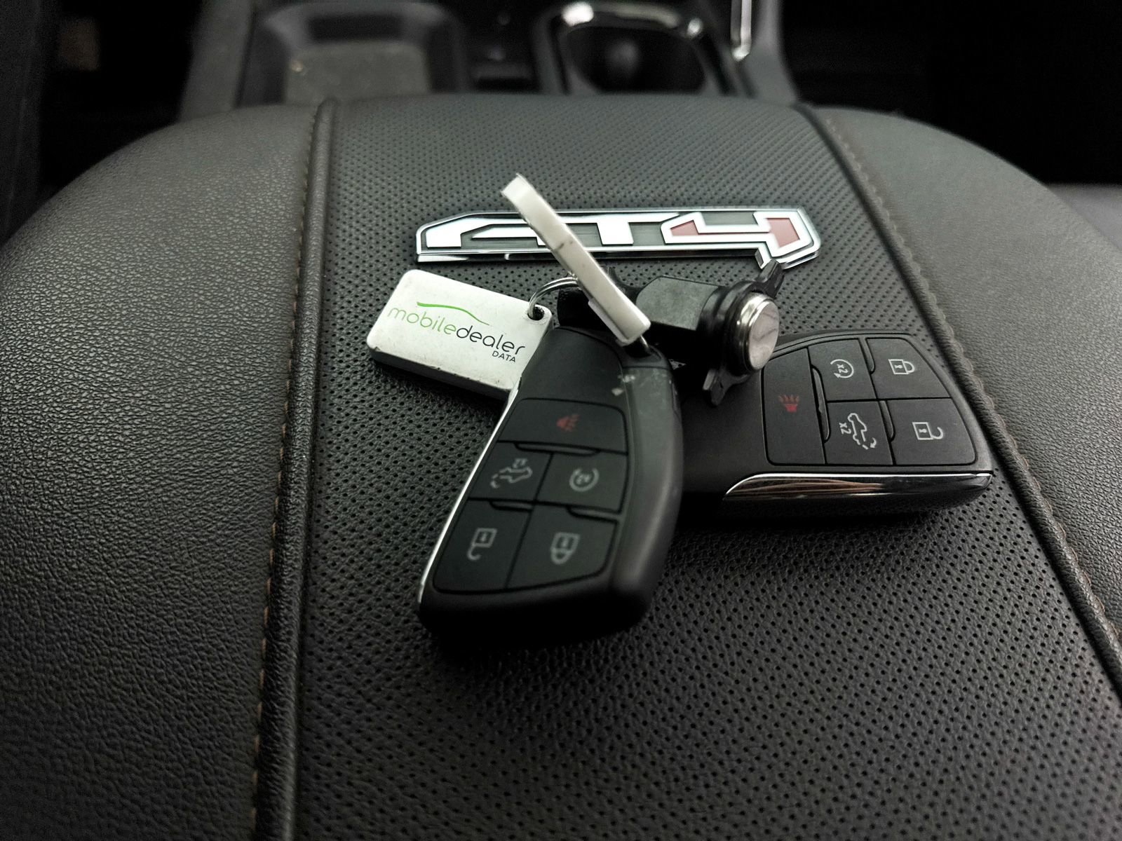 Used 2025 GMC Sierra 2500 AT4 w/ AT4 Premium Plus Package AWD/4WD image 36