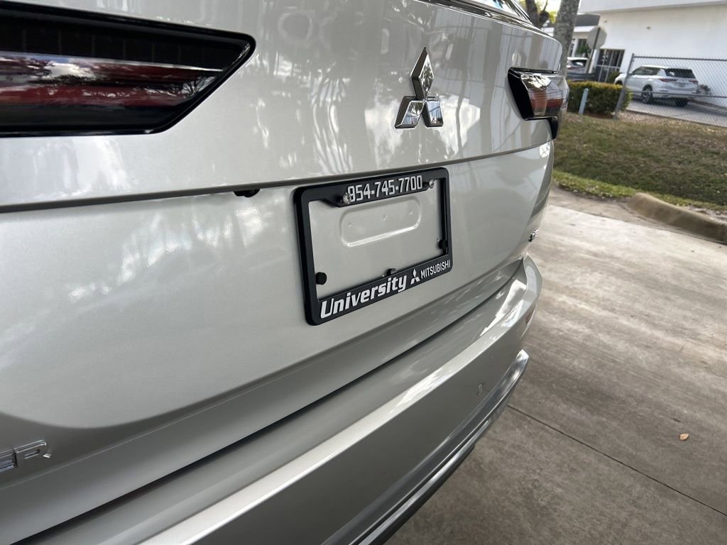 New 2026 Mitsubishi Outlander SE image 18