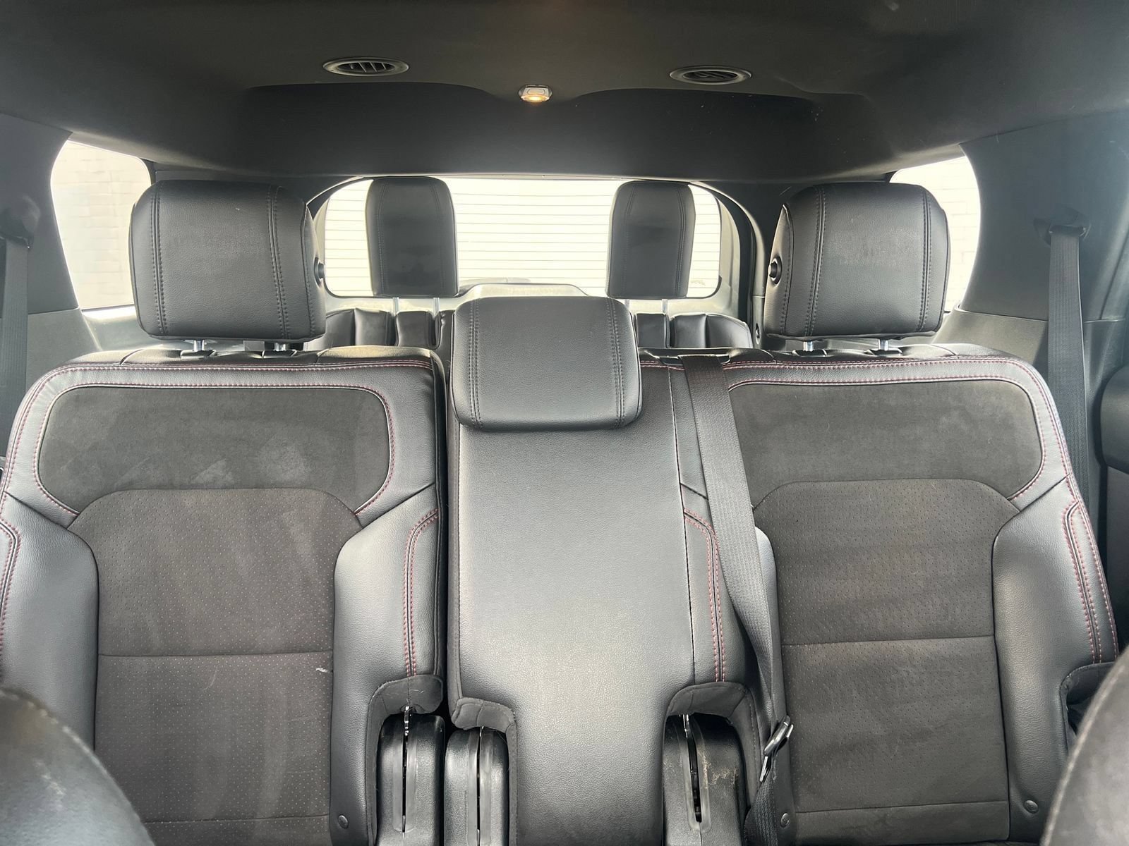 Used 2018 Ford Explorer XLT w/ Equipment Group 202A AWD/4WD image 33