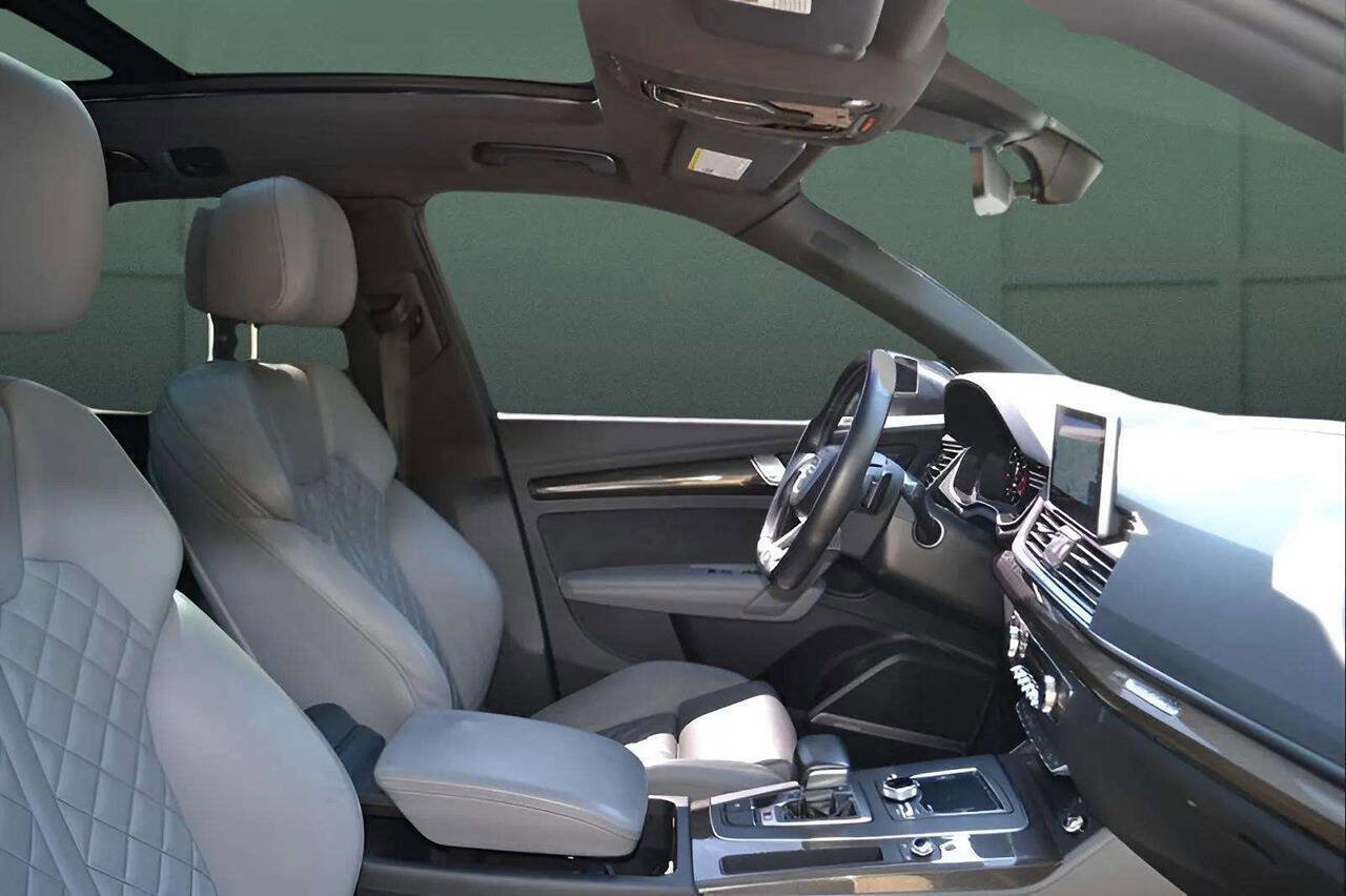 Used 2018 Audi SQ5 Premium Plus w/ Navigation Package image 31