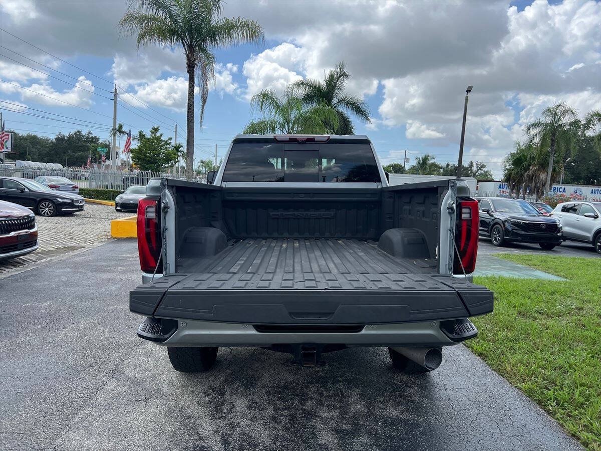 Used 2024 GMC Sierra 2500 Denali Ultimate AWD/4WD image 8
