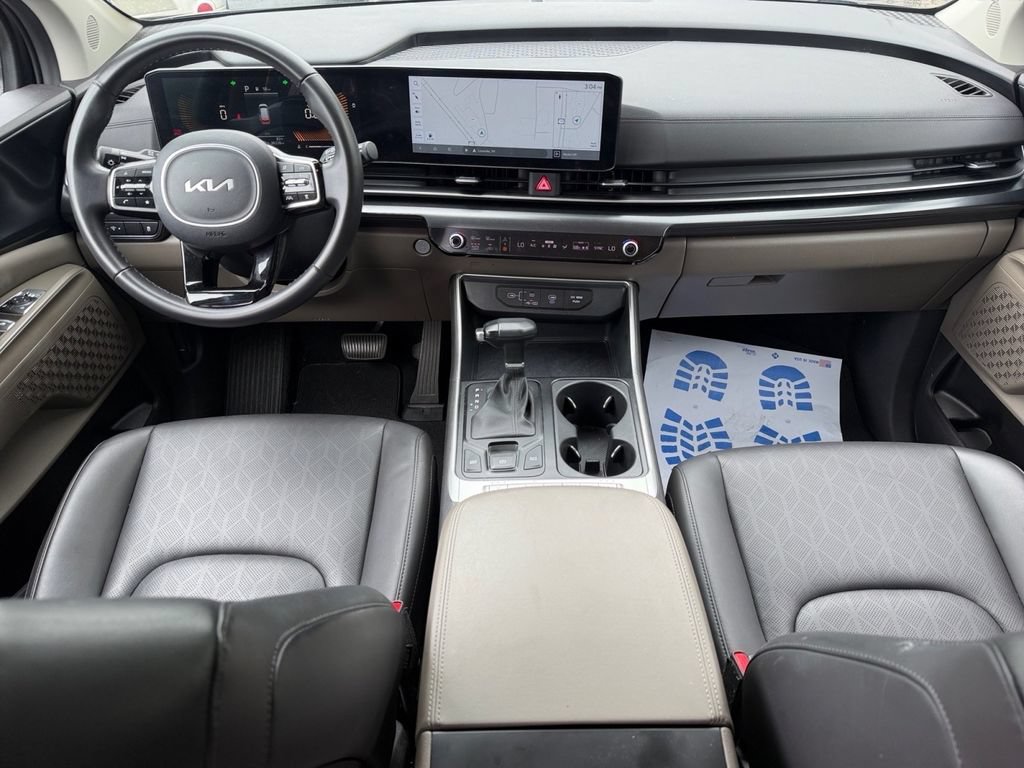 Used 2025 Kia Carnival FWD image 13