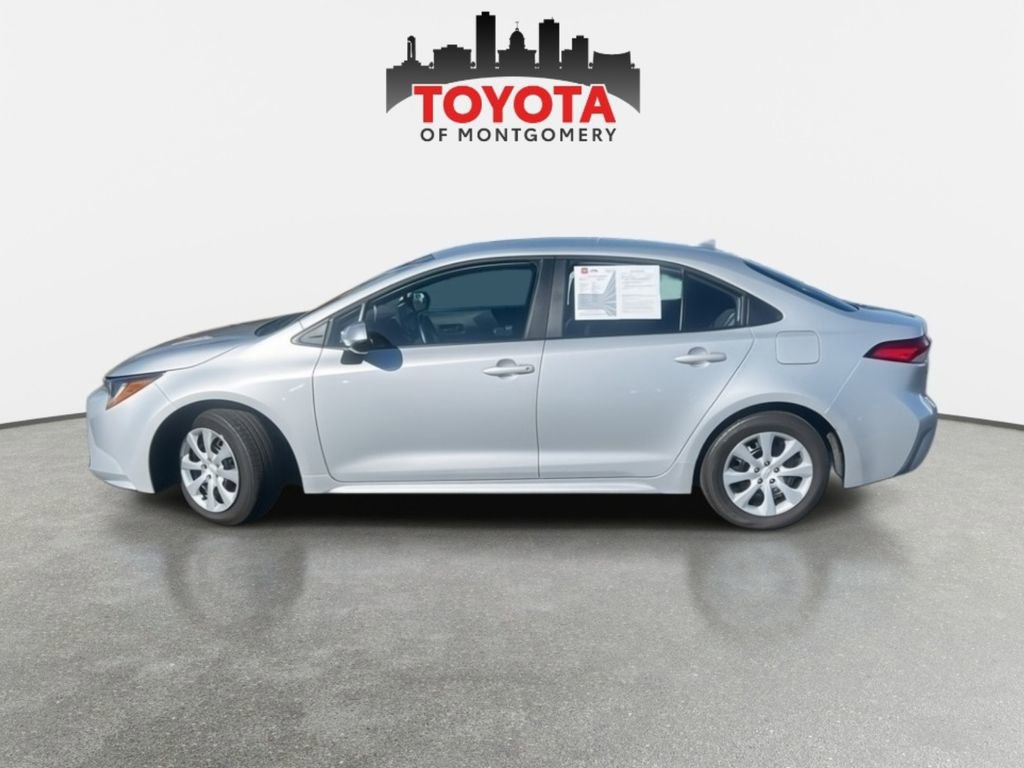 Used 2025 Toyota Corolla LE image 3