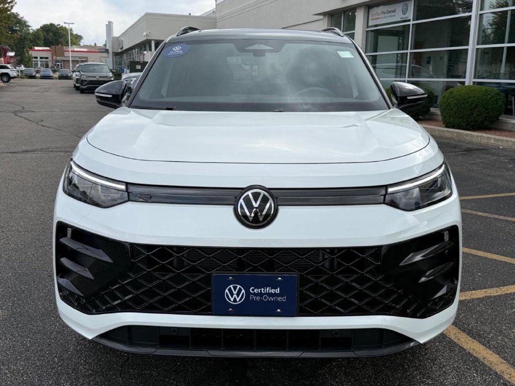 Used 2025 Volkswagen Tiguan SE R-Line AWD/4WD image 9