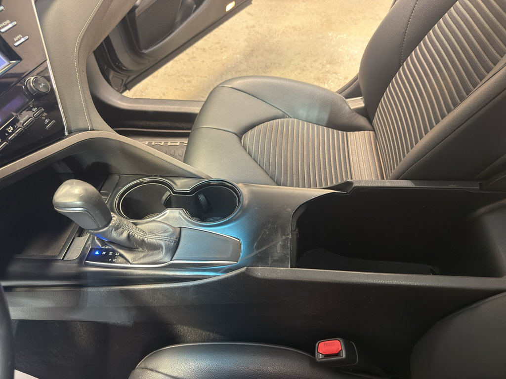 Used 2018 Toyota Camry SE w/ Moonroof Package FWD image 21
