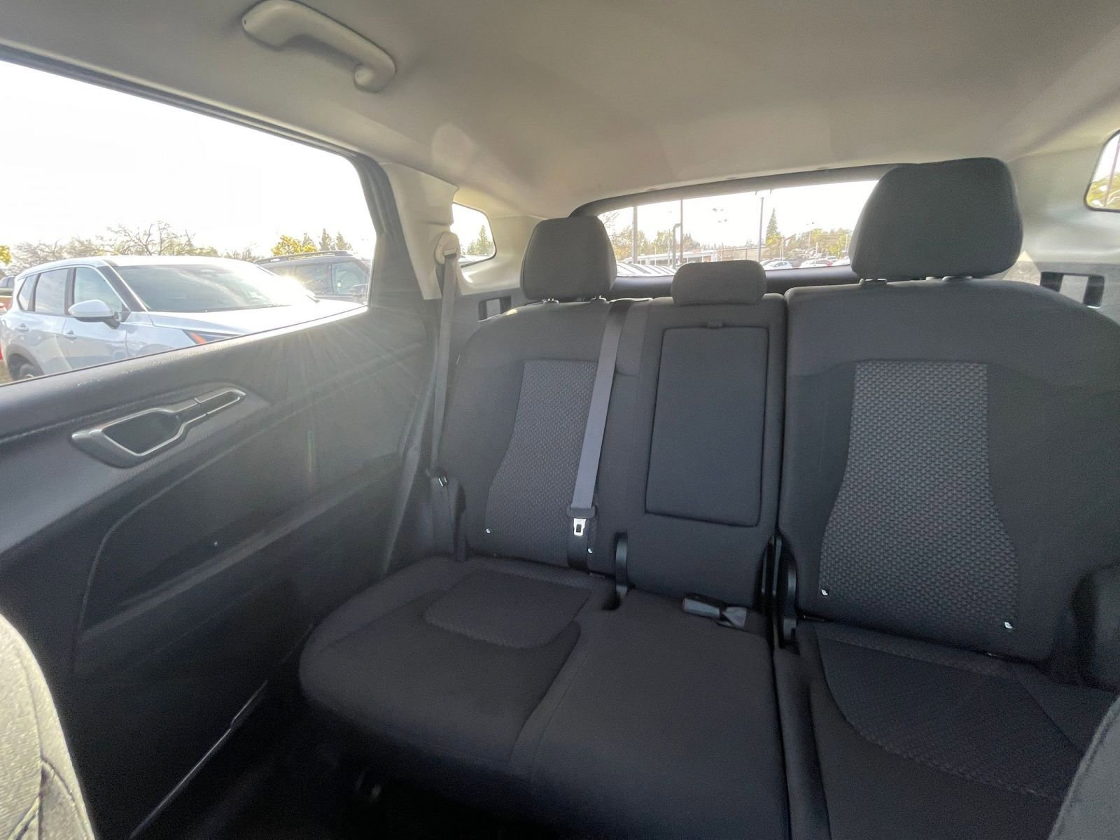 Used 2025 Kia Sportage LX image 38