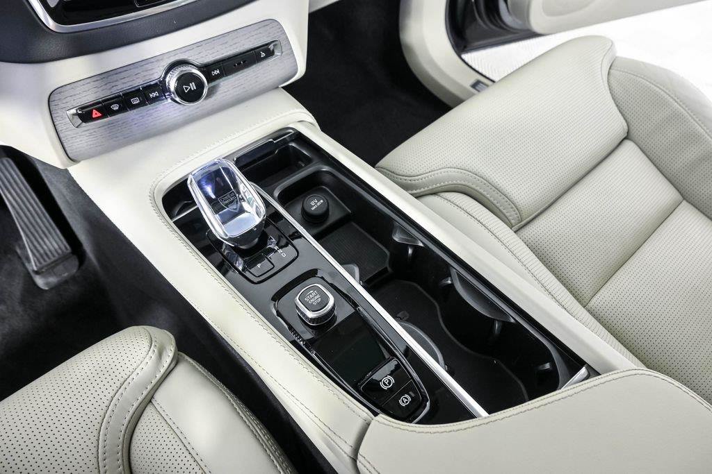 Certified 2025 Volvo XC90 T8 Ultra w/ Protection Package Premier AWD/4WD image 19