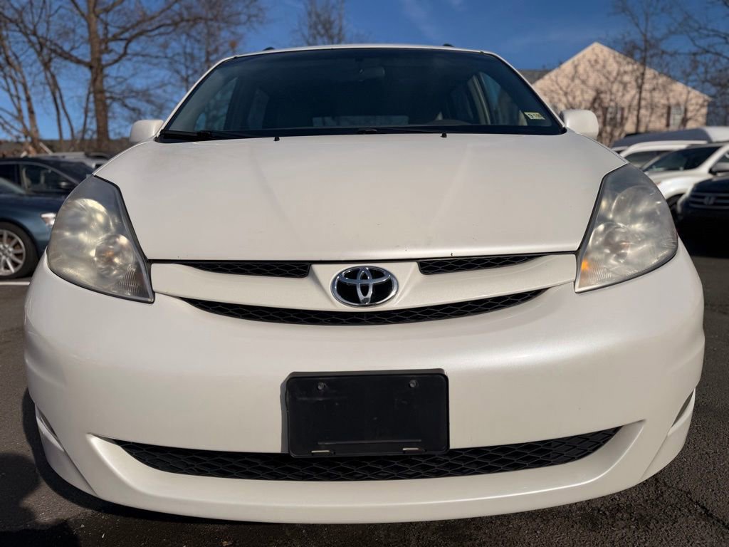 Used 2009 Toyota Sienna XLE image 8