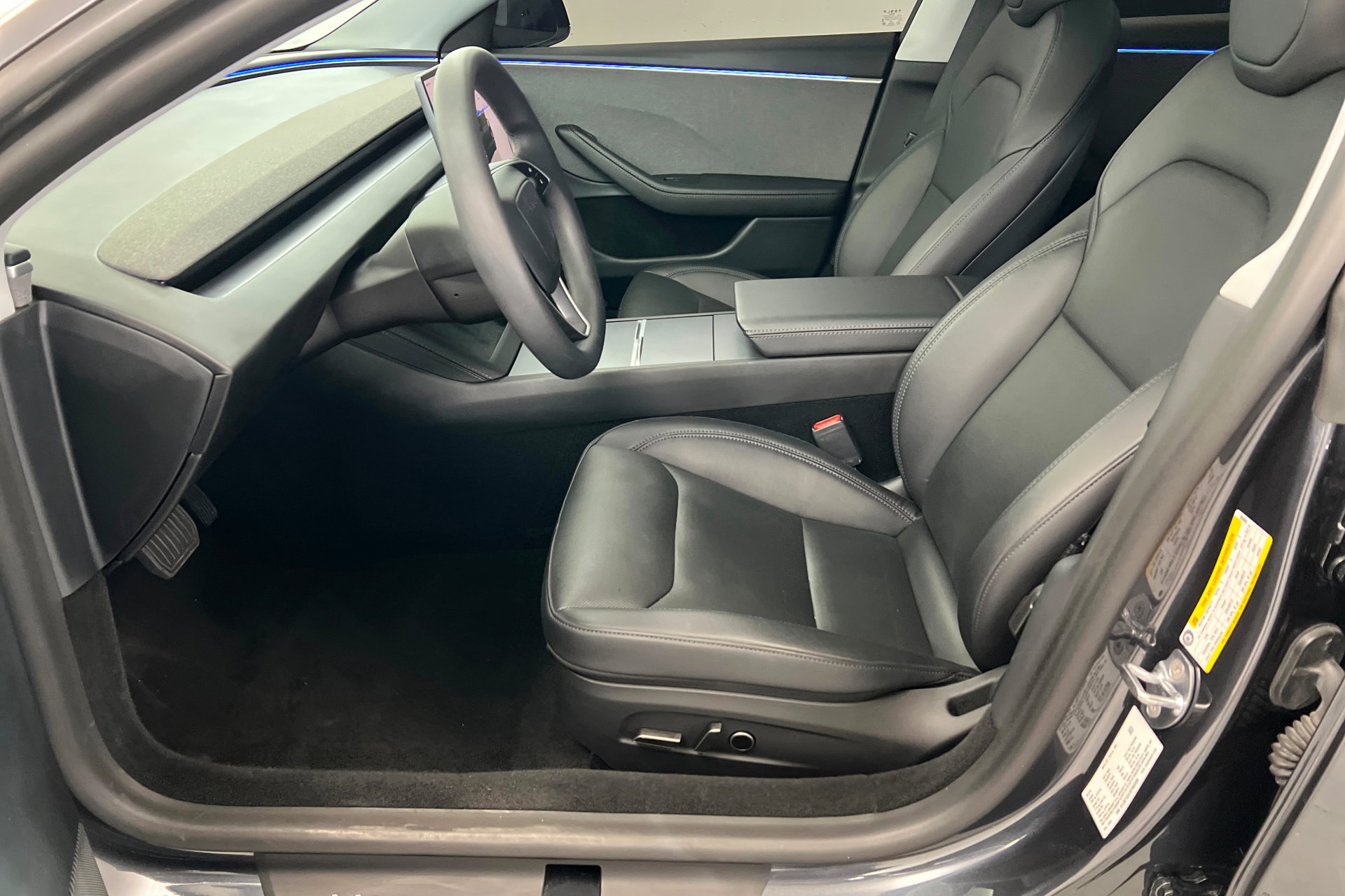 Used 2025 Tesla Model 3 image 18