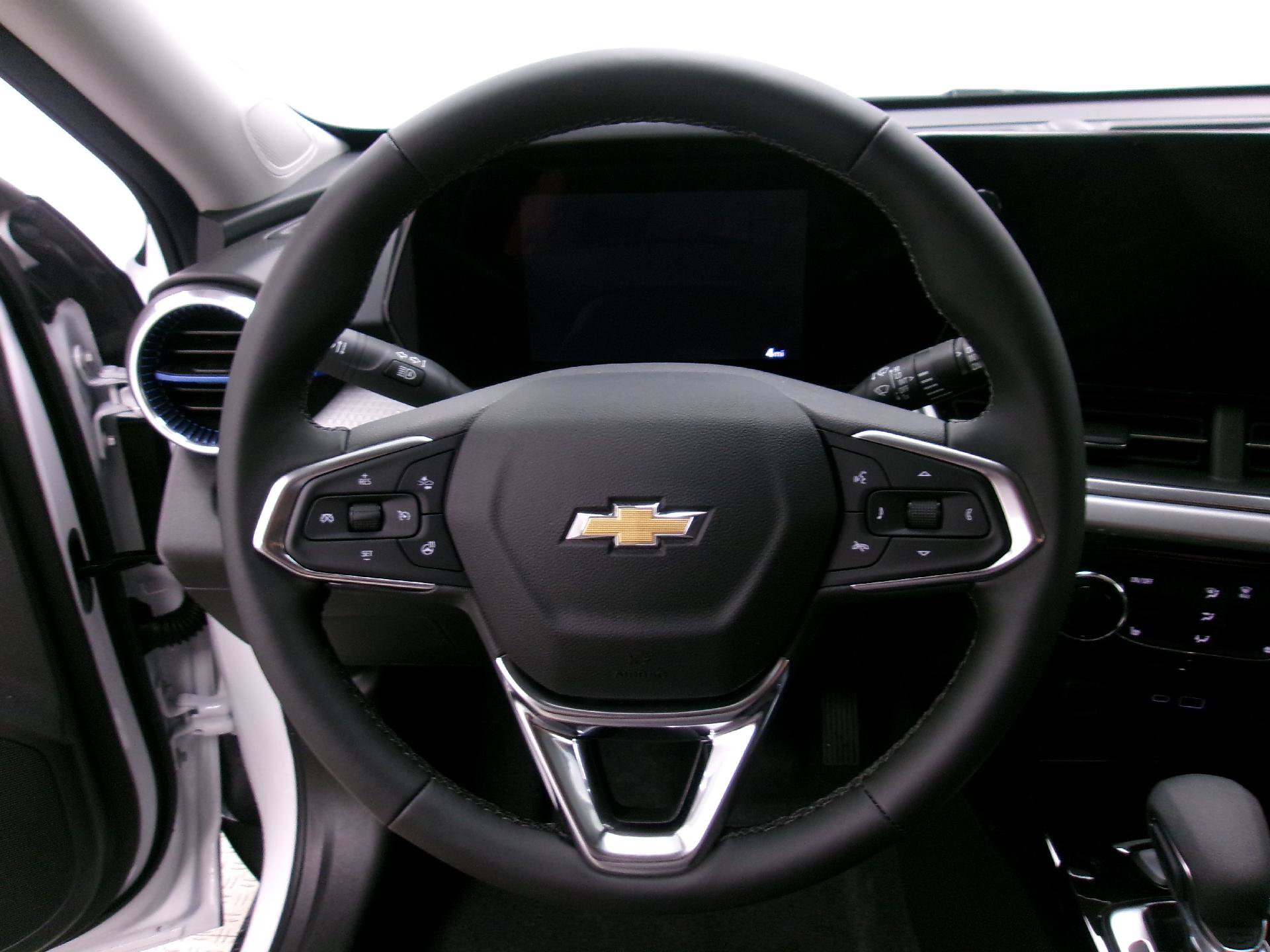 New 2026 Chevrolet Trax LT w/ LT Convenience Package FWD image 6