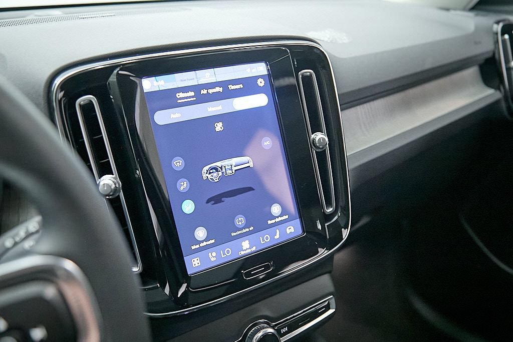Certified 2023 Volvo XC40 B5 Ultimate w/ Climate Package AWD/4WD image 14