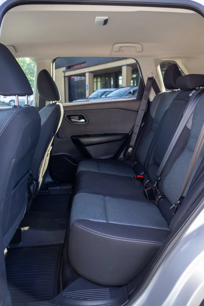 Used 2021 Nissan Rogue SV FWD image 14