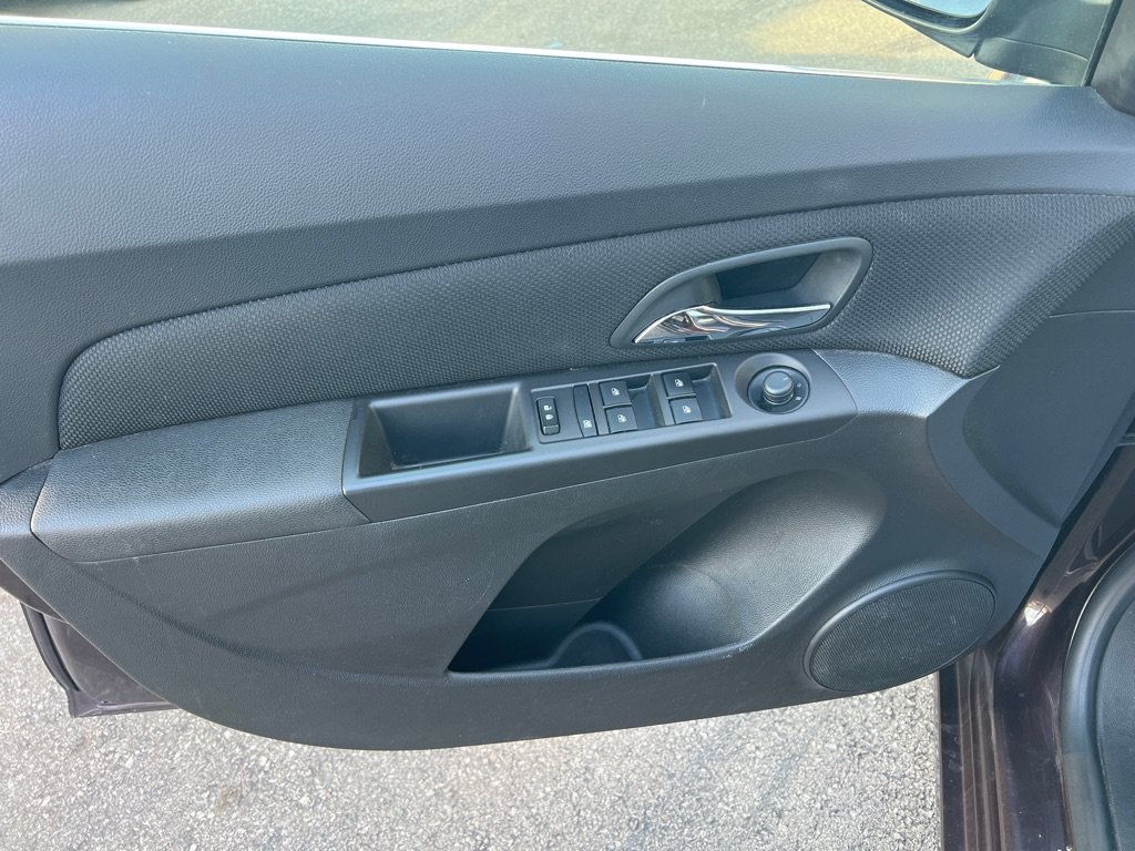 Used 2015 Chevrolet Cruze LT FWD image 17