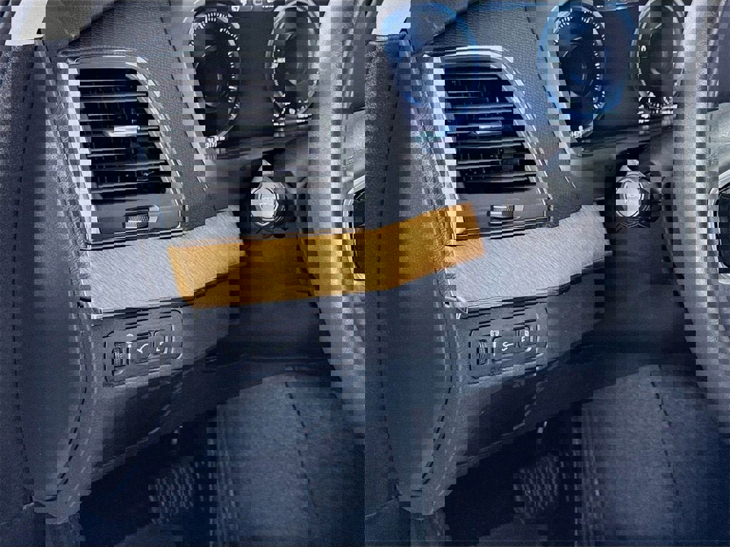 Used 2022 Volvo XC90 T8 Inscription Expression w/ Protection Package Premier image 4