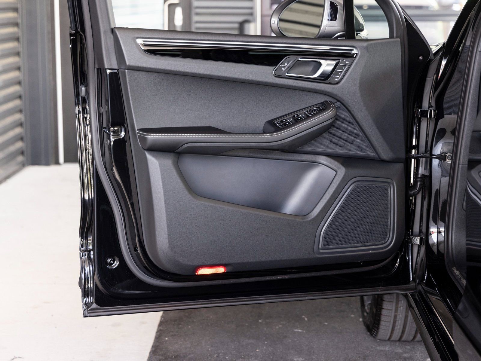 New 2025 Porsche Macan Turbo image 20